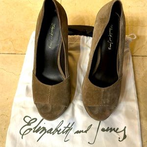 Elizabeth and James size 7.5 taupe suede open toe platform wedges